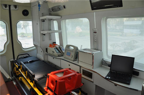 丽江救护车内部